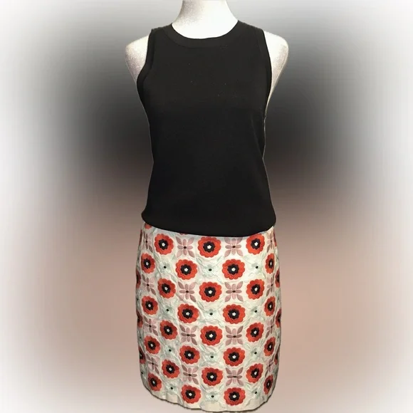 EUC Boden SZ 4 cream/red/green/lilac floral embroidered skirt w/rear zipper - Picture 2 of 9